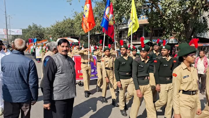 गणतंत्र दिवस के अवसर पर मेरठ नगर निगम तथा सामाजिक संस्था द ग्रोइंग पीपल द्वारा गणतंत्र मार्च निक